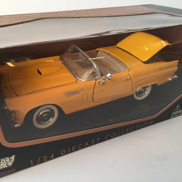 Motor Max 1956 FORD Thunderbird Convertible 1:24 Die-Cast Collection Replica Car - Picture 2 of 5